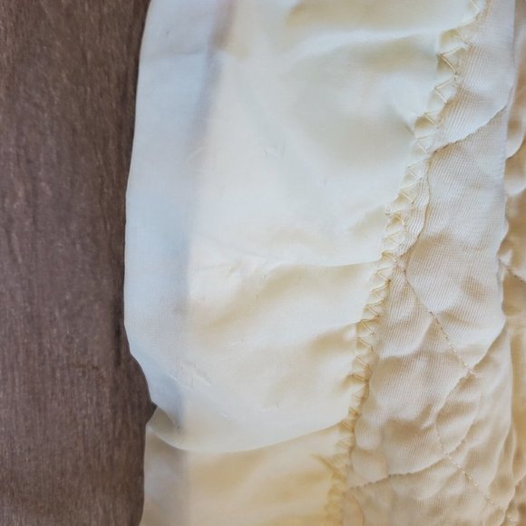 Vintage Quiltex? Light Pastel Yellow Quilted Baby Blanket‎ Nylon Binding READ - Picture 11 of 11